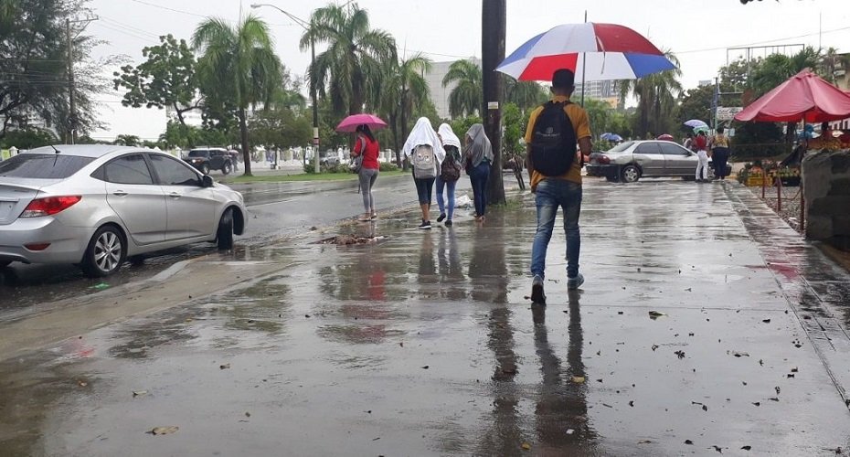 Ministerio de Obras Públicas entrega equipos y herramientas por temporada ciclónica