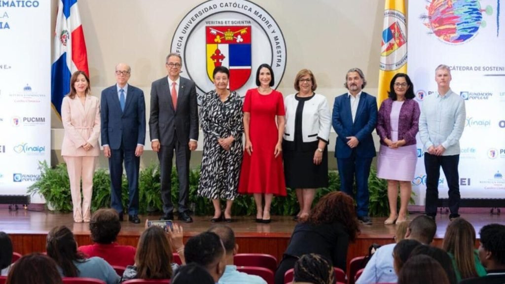 PRIMERA DAMA ABOGA ENFATIZAR EDUCACIÓN SEXUAL EN ESCUELAS