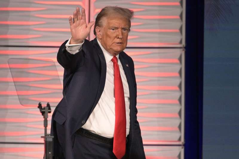 Trump llama «alimañas» a sus oponentes; y Biden lo acusa de imitar a Hitler