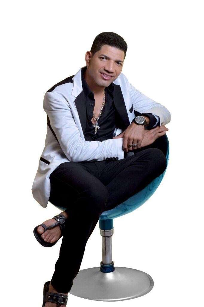El Varón de la Bachata lanza álbum musical “Amores de cristal”