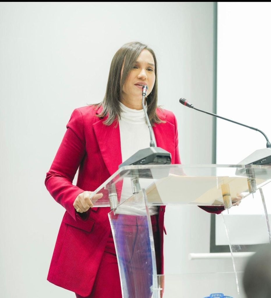 Priscila D´Oleo demanda soluciones para ausentismo escolar, en primer parlamento de paz y cultura sostenible