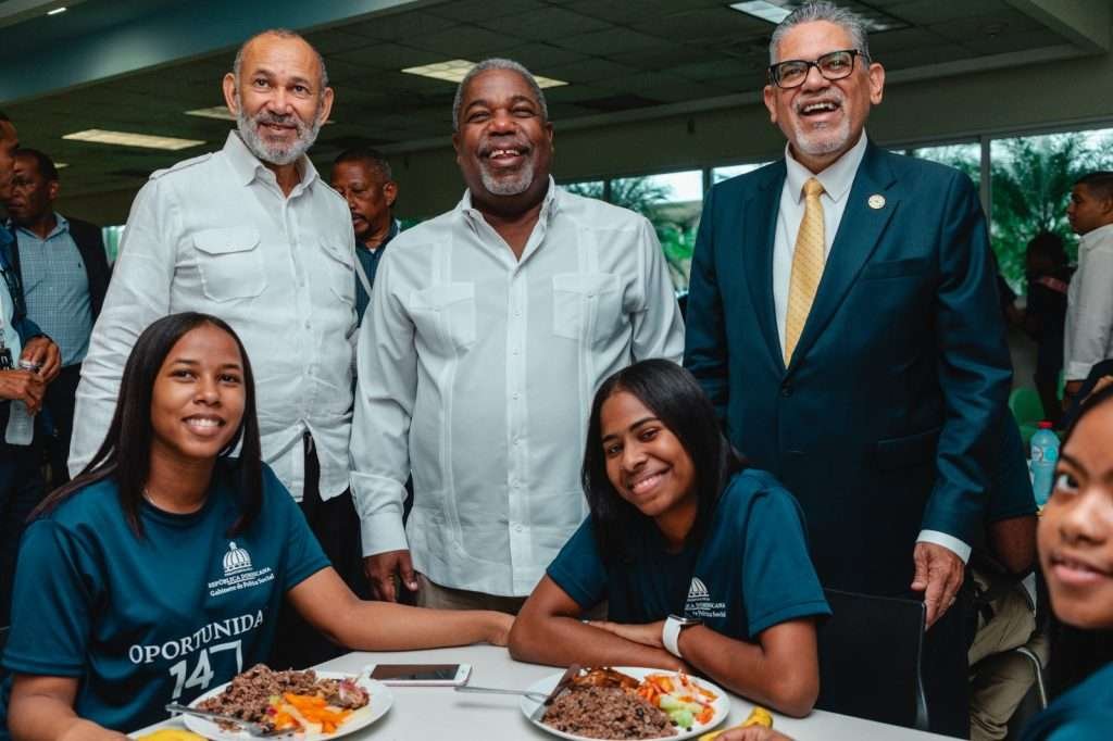 Inabie incluye a estudiantes del programa “Oportunidad 14-24” a la alimentación escolar