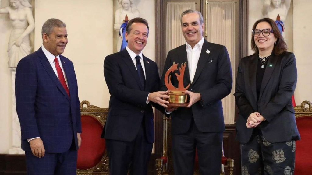Ministerio de Industria y Comercio gana máximo galardón del premio Calidad Nacional del Sector Público
