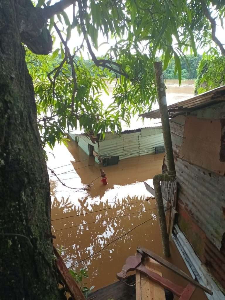 Aumenta a 30 el número oficial de muertes por disturbio tropical