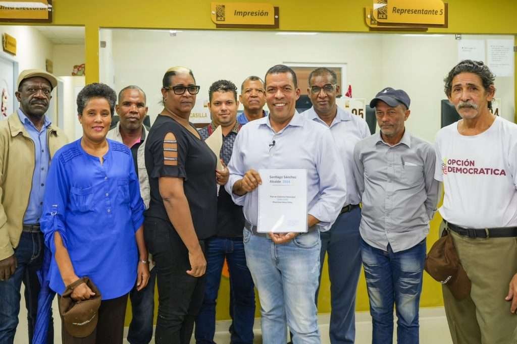 Candidato a alcalde de Opción Democrática en Boca Chica deposita plan de gobierno municipal en la JCE