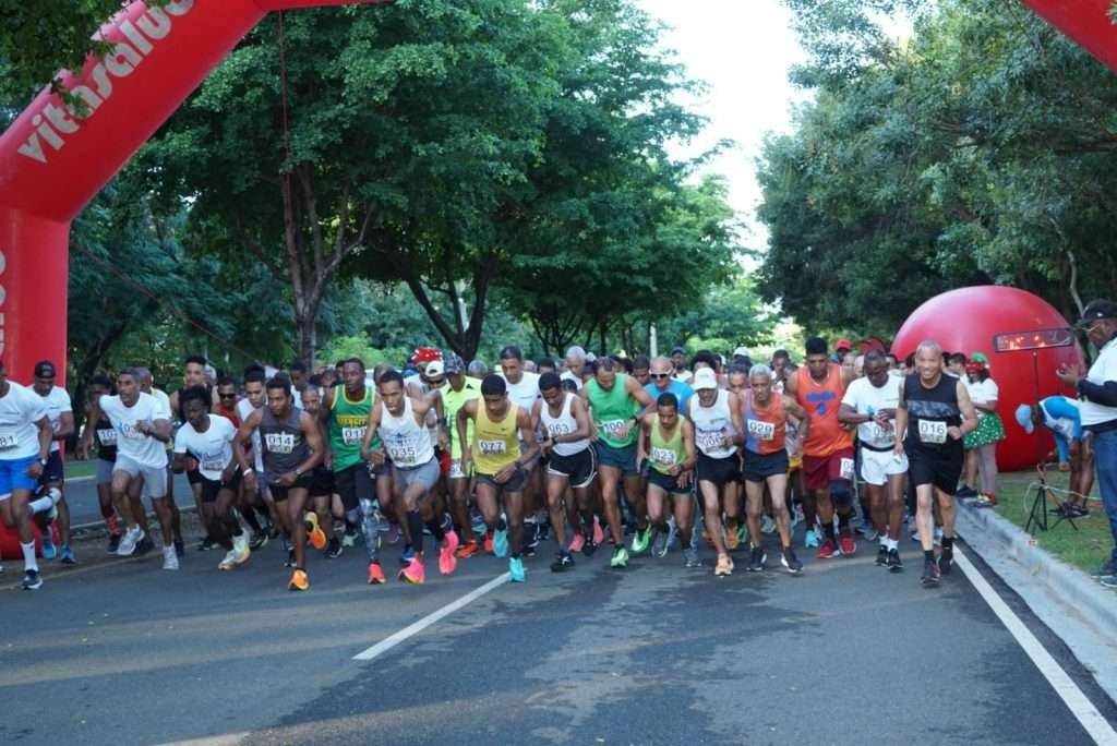 Fundación Viejas Glorias Runner promueve gratitud y e inclusión en carrera 5KM Navideña