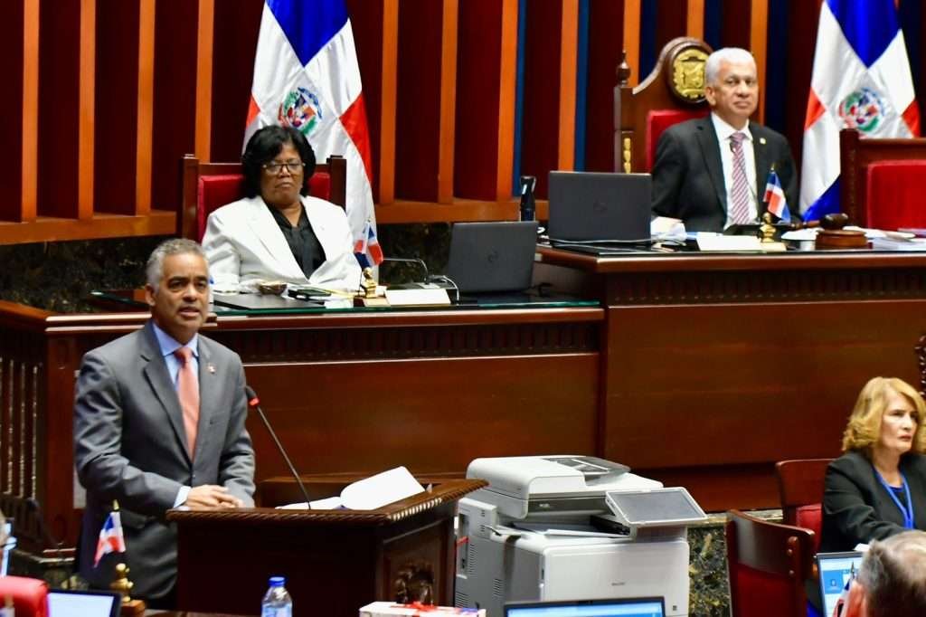 Senado entrevista ministro Joel Santos y ejecutivos de Aerodom por ampliación contrato con Aerodom