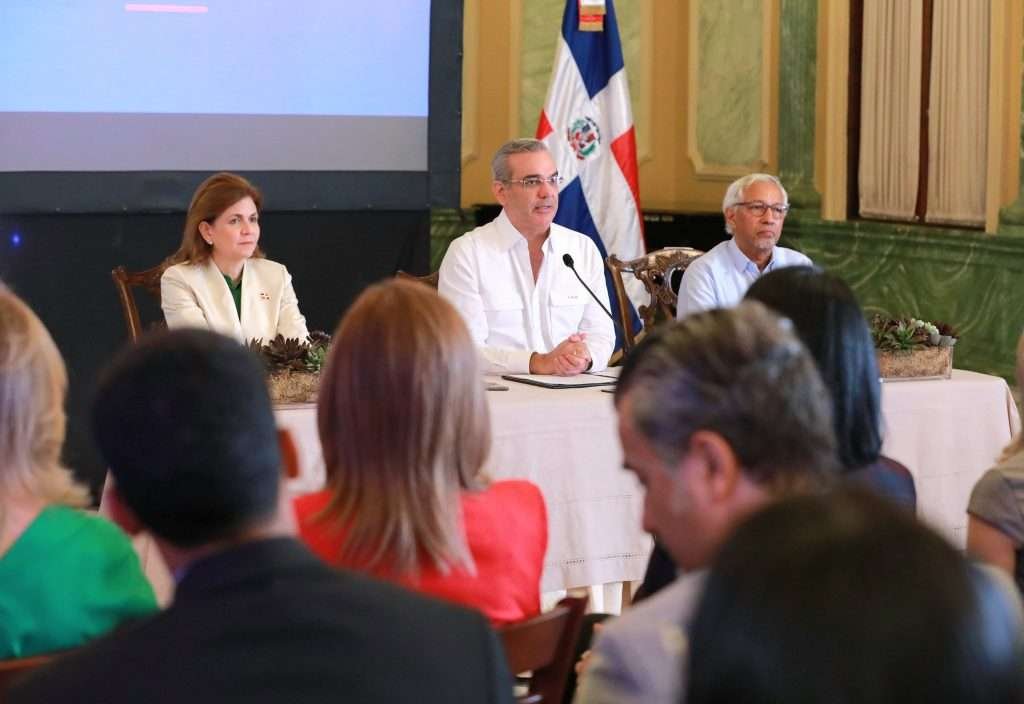 Presidente valora mejora de sistema educativo en pruebas PISA, reconoce falta mucho por hacer
