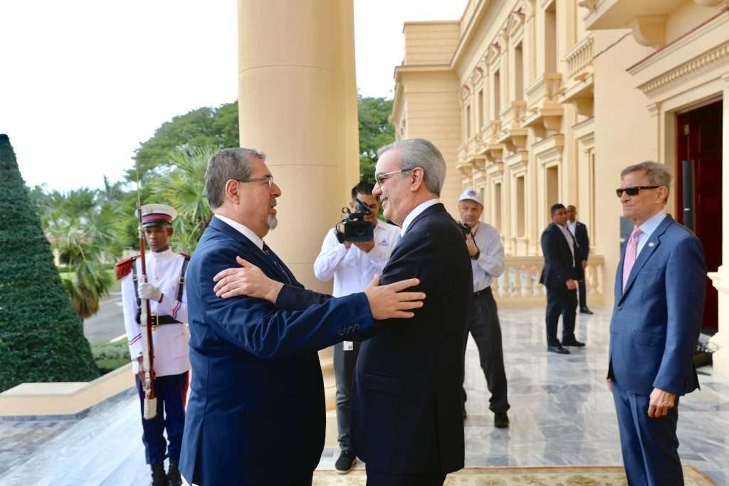 Luis Abinader y presidente de Guatemala encabezarán rueda de prensa La Semanal.