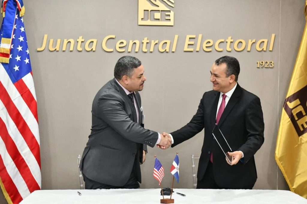 JCE firma acuerdo con el Departamento de la Policía de Nueva York