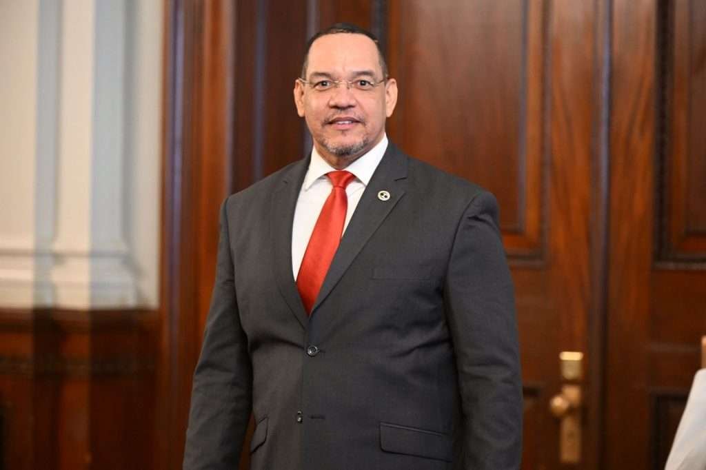El Director de Defensa Pública llama a no apoyar cualquier aspiración del Pastor y político Dio Astacio.