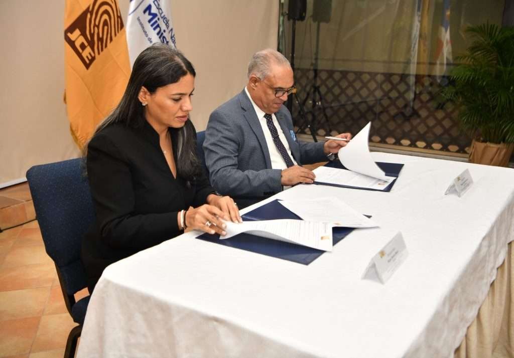 Junta Central firma acuerdo con entidades para capacitar a fiscales electorales