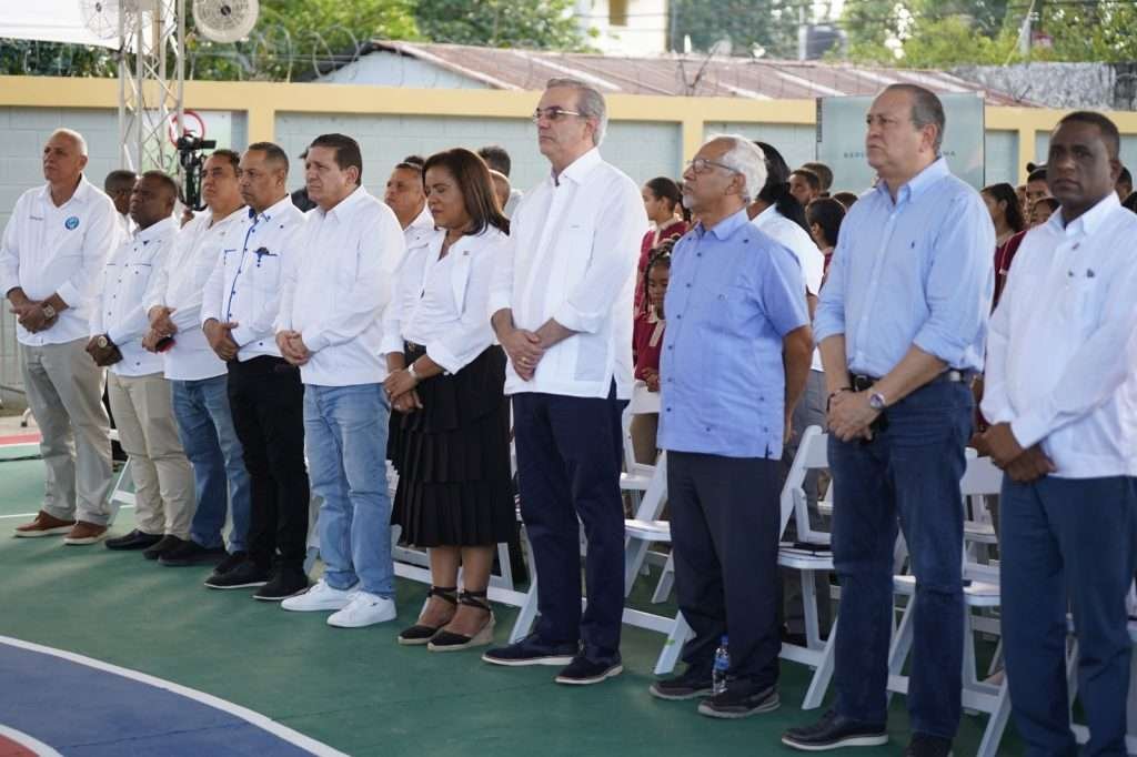 Gobierno de la República entrega un liceo en Montecristi y un centro educativo en Bonao