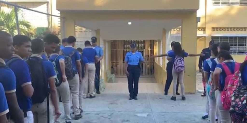 Ministerio de Educación inicia colocación de detectores de metales en las escuelas