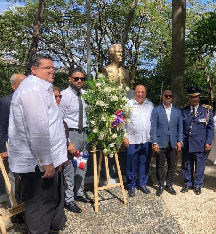 En Aniversario 211 nacimiento prócer Juan Pablo Duarte Consulado Dominicano e INDEX-PR depositan ofrenda