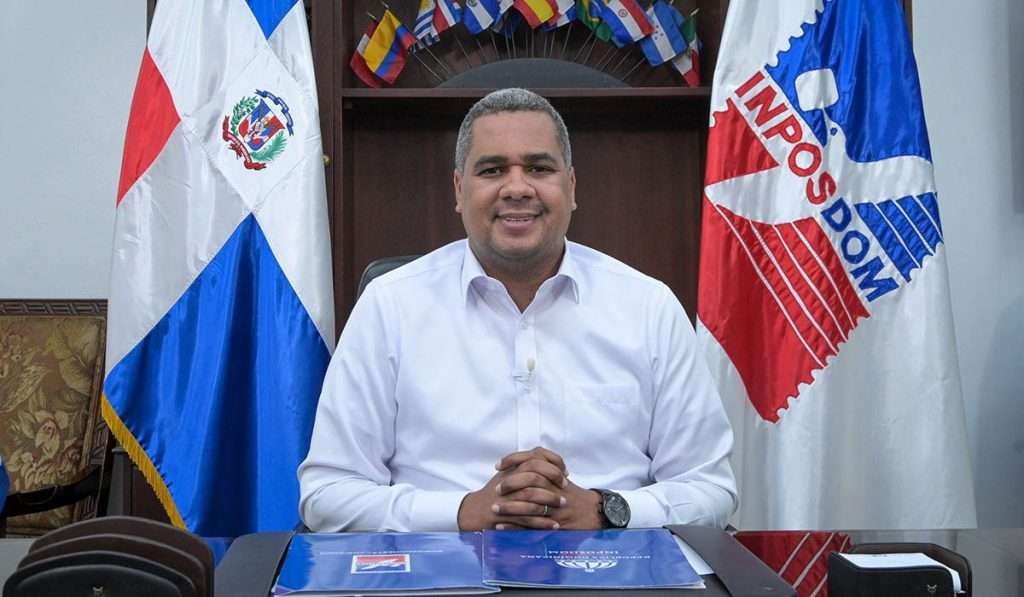 Inposdom recibe donación de camiones y equipos