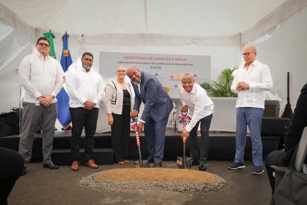Ministro Almonte y director del IBII inician construcción del primer Laboratorio de Calibración Dosimétrica en RD