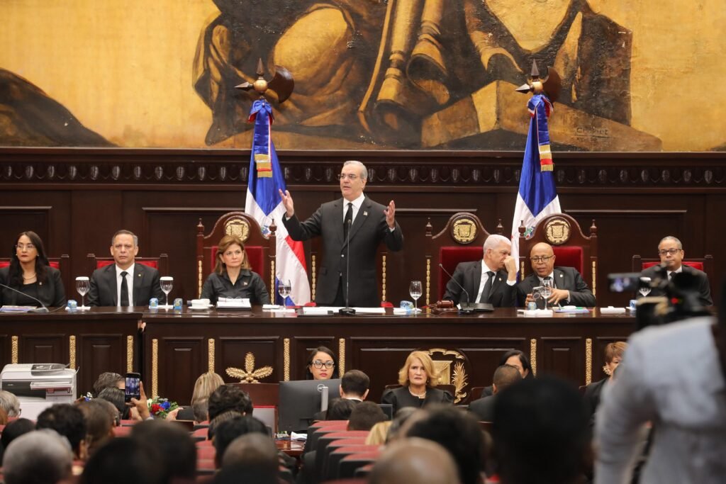 Dominicanos tienen nueva Constitución