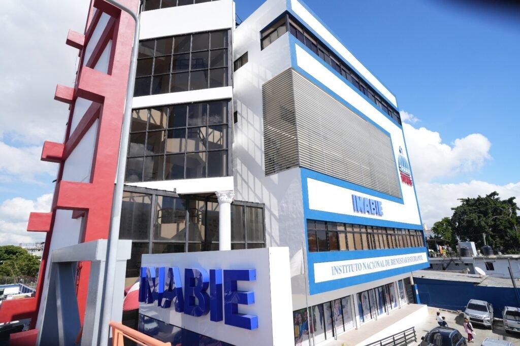 INABIE aclara a oferentes criterios de selección de empresas suplidoras de calzados importados