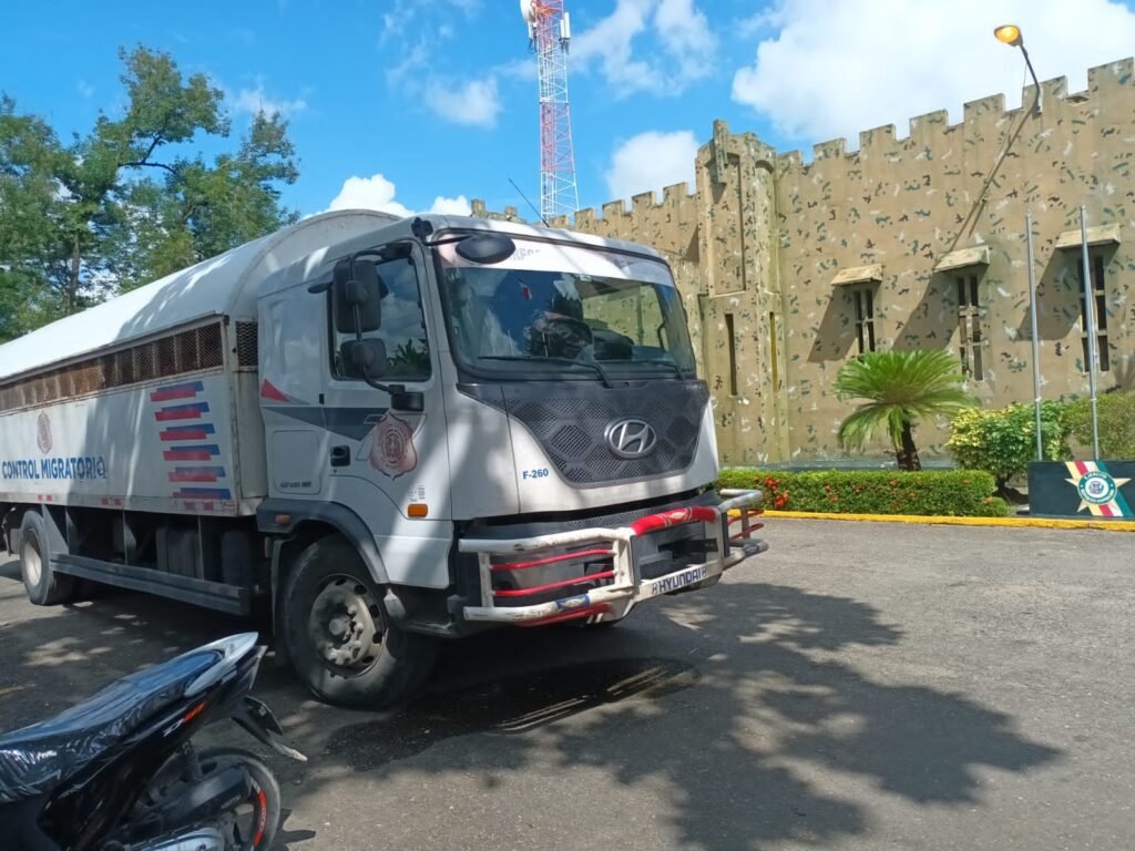 Migración interviene FRIUSA en Bávaro y detiene 253 extranjeros en condición irregular