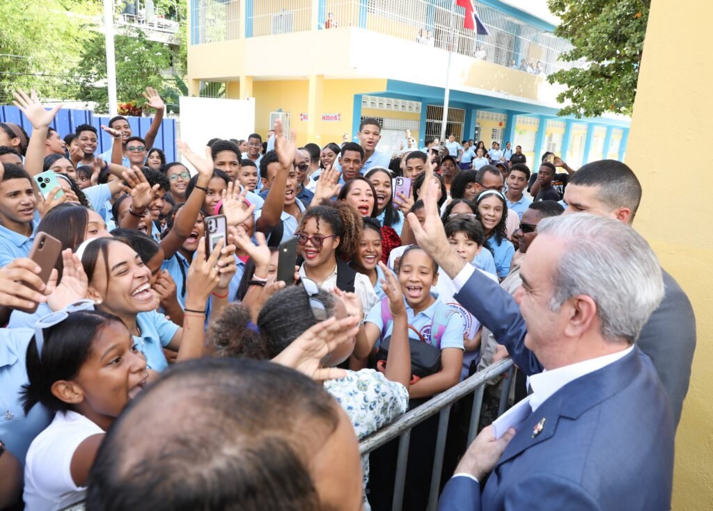 Presidente Abinader inaugura Escuela Primaria en Los Jardines para beneficio de 1,890 estudiantes