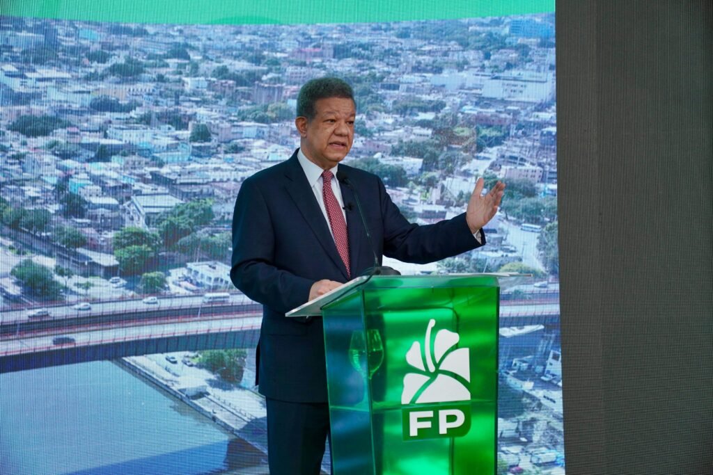 Leonel exige al gobierno aclarar las operaciones realizadas con dinero del contrato de Aerodom