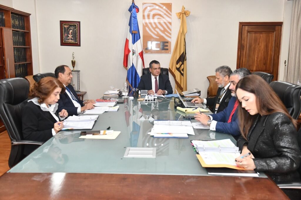 Pleno de la JCE busca estrategias para actuar frente al fenómeno de la abstención electoral