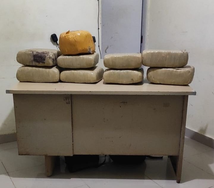 DNCD INCAUTA 766 PAQUETES DE COCAÍNA