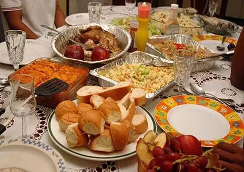 POBLACIÓN SE PREPARA PARA CENA DE NOCHEBUENA