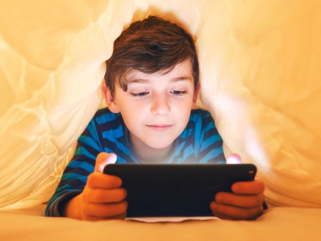 PSIQUIATRA LLAMA A EVITAR USO EXCESIVO DE CELULARES EN NIÑOS
