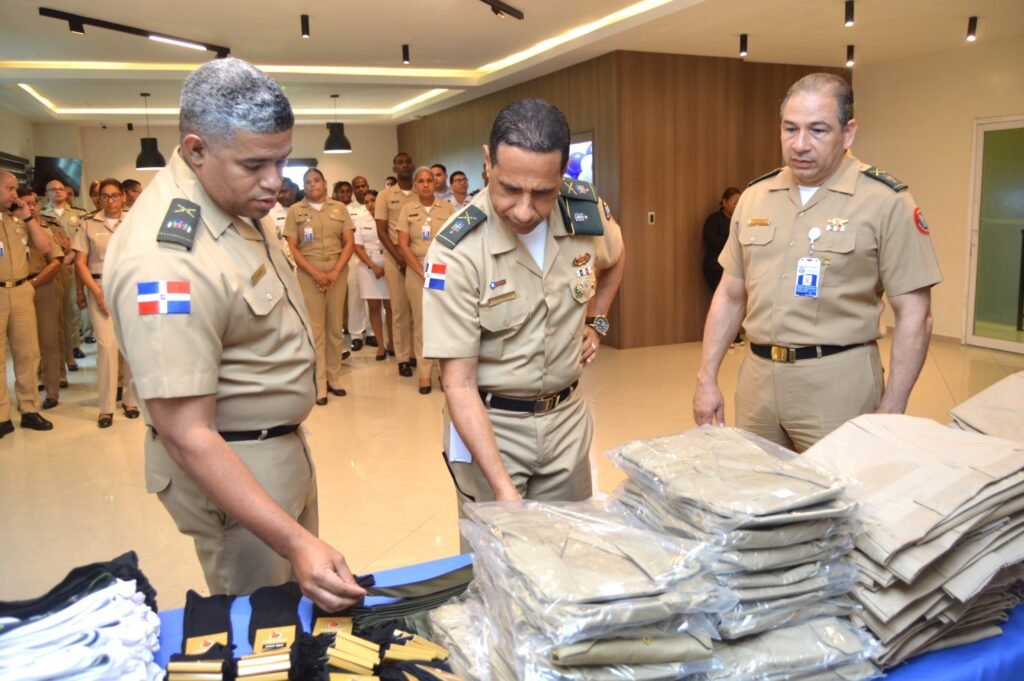 Ministerio de Defensa refuerza entrega de uniformes a la Junta de Retiro