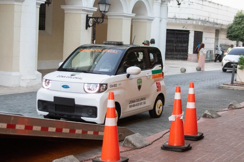 Centro dona vehículo eléctrico a la DIGGESETT