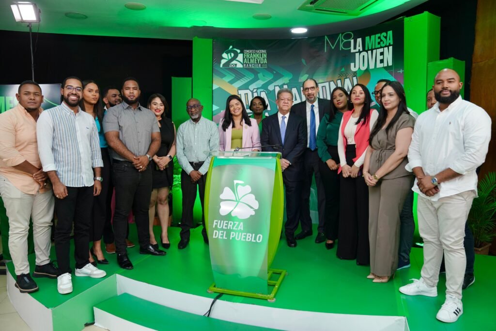 Leonel felicita a los jóvenes en su día y asegura que son clave para la transformación política de RD