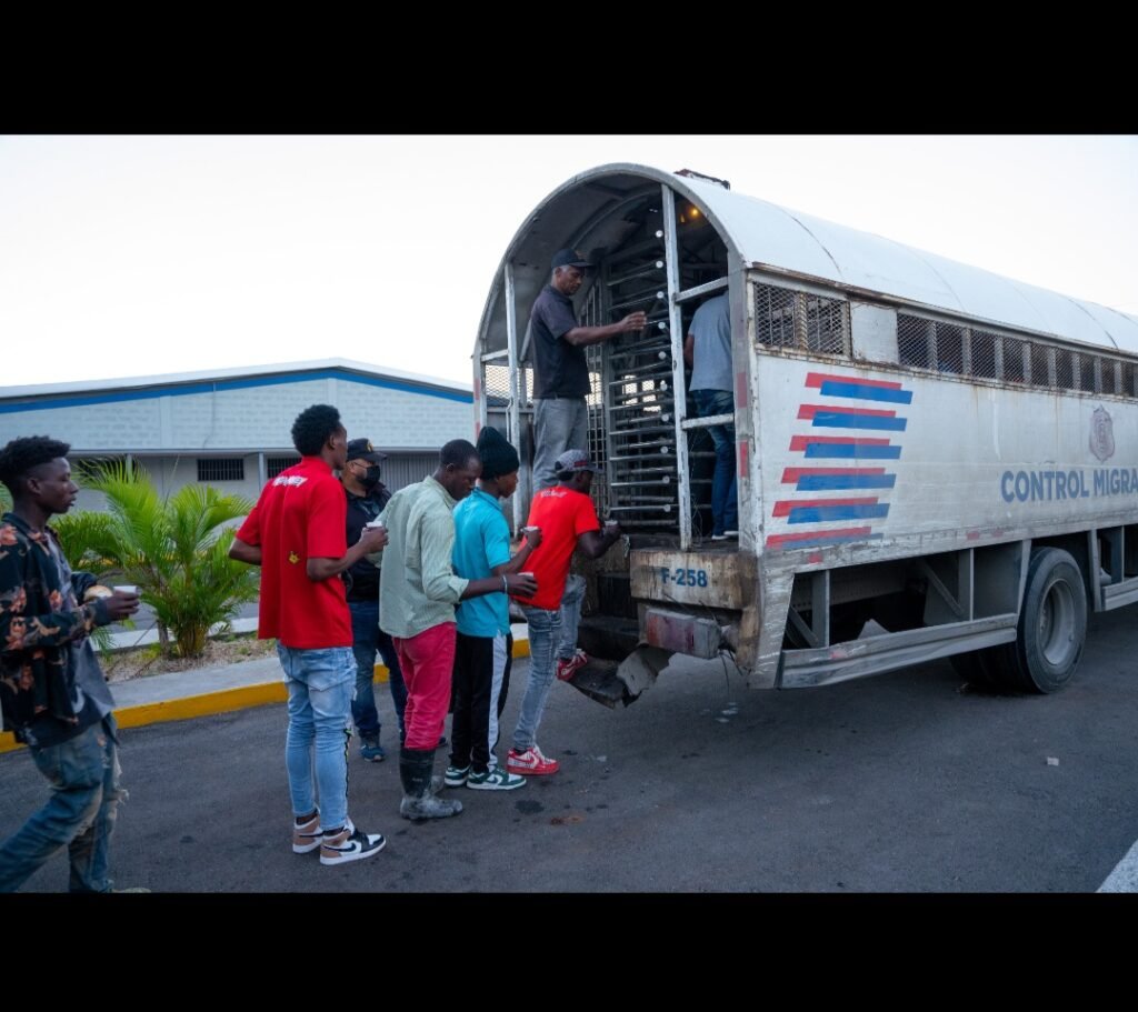 En primeros 15 días de 2025 Migración repatría 14,633 extranjeros ilegales