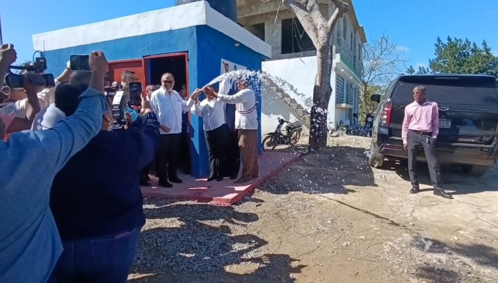 Desarrollo de la Comunidad entrega pozos de agua en La Caleta; miles serán beneficiados