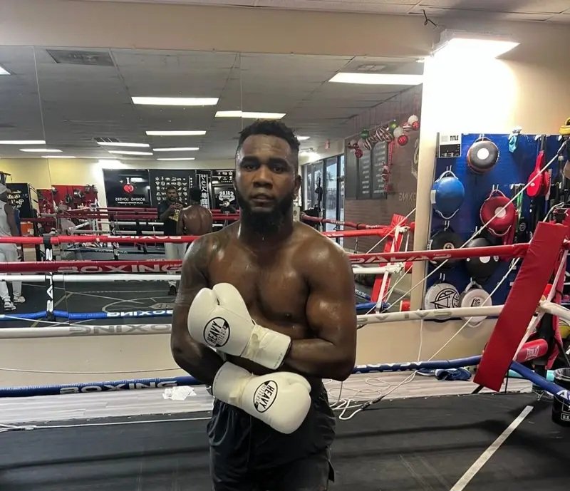 Boxeador dominicano Carlos «Caballo Bronco» Adames ganará más de 100 millones de pesos en su próximo combate