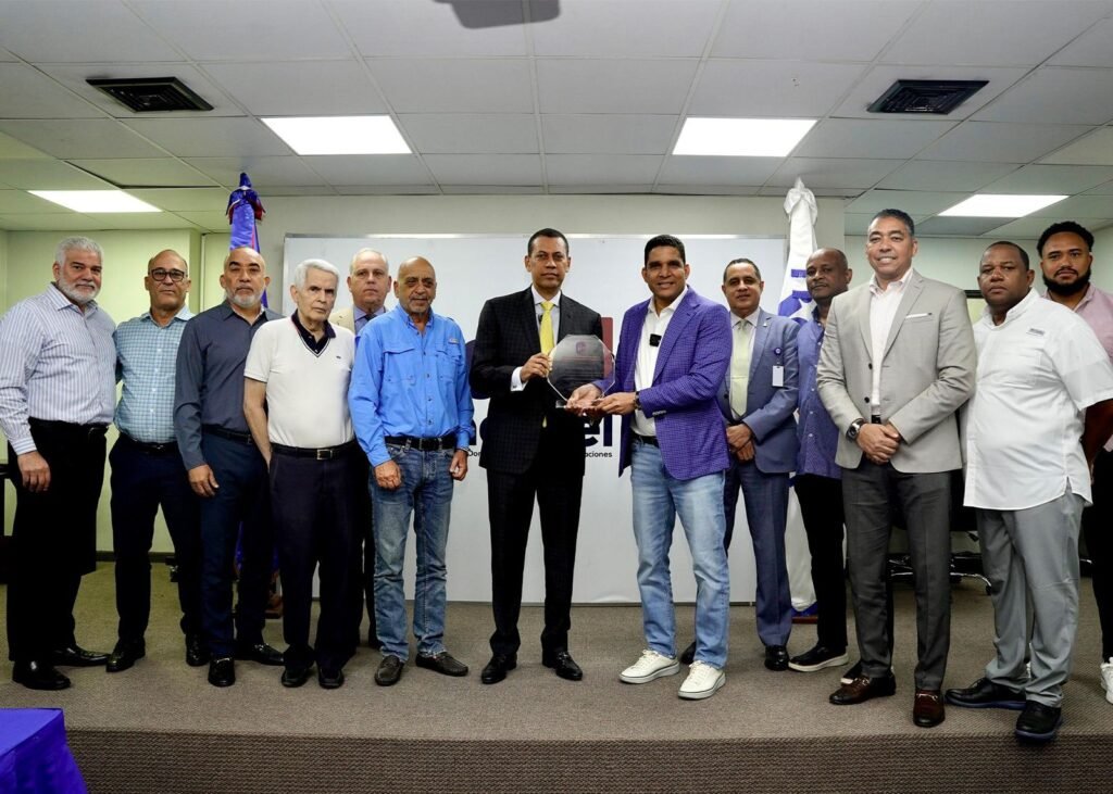 FEDOMBAL y la Comisión Nacional de Mini Basket reconocen a Guido Mazara por su trayectoria en el baloncesto juvenil
