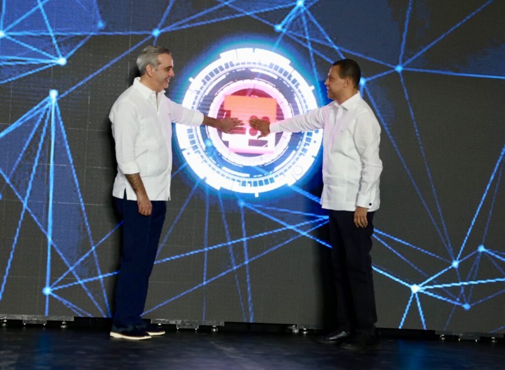 Indotel inaugura proyecto de conectividad a internet de fibra óptica en la región sur