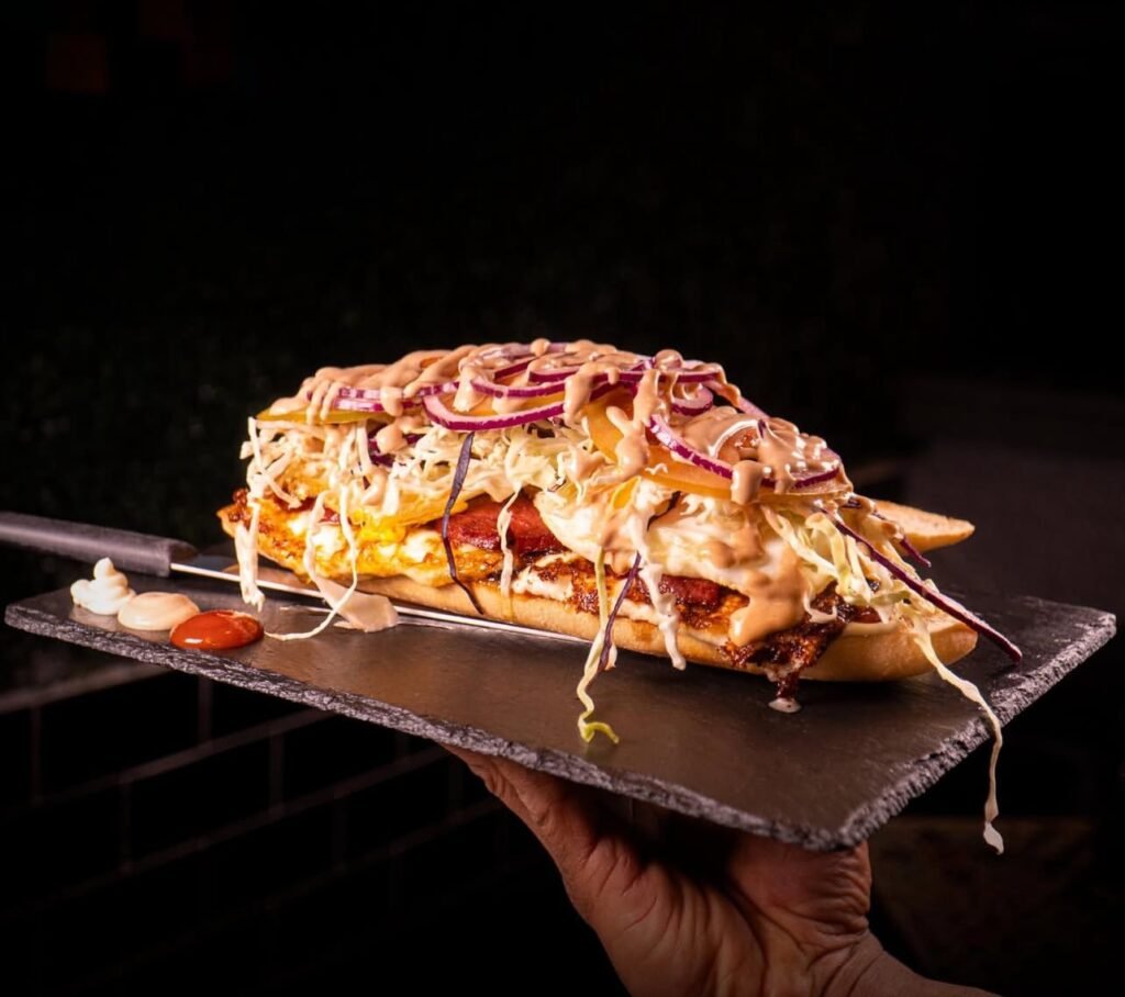 Dominicano funda primera marca de chimis en Madrid: un rincón donde la cultura y la gastronomía se encuentran