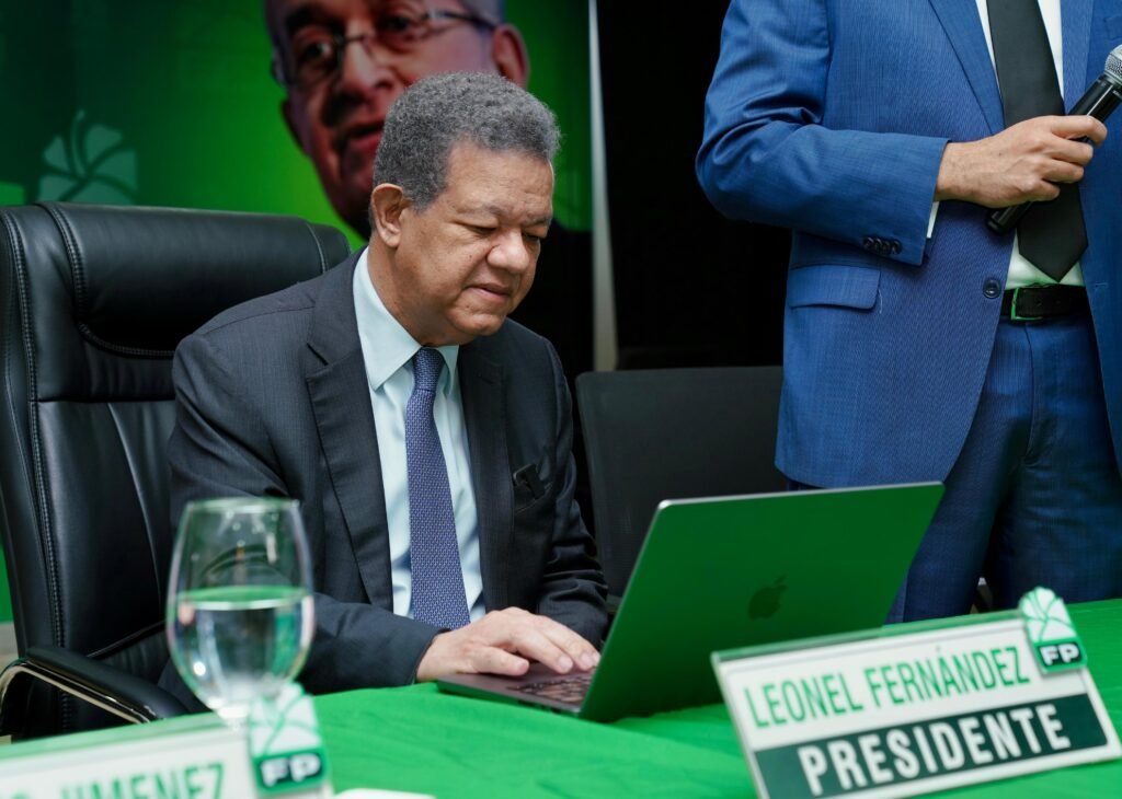 Leonel Fernández da inicio a la plenaria de votación del Congreso de FP