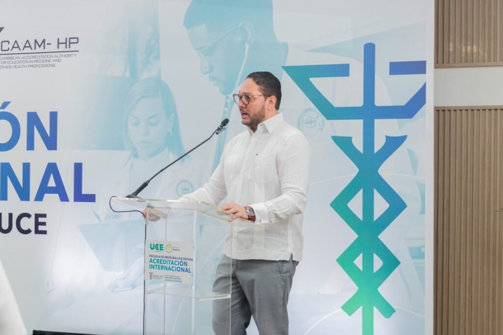Escuela de Medicina de la UCE obtiene acreditación internacional de CAAM-HP Por su calidad académica