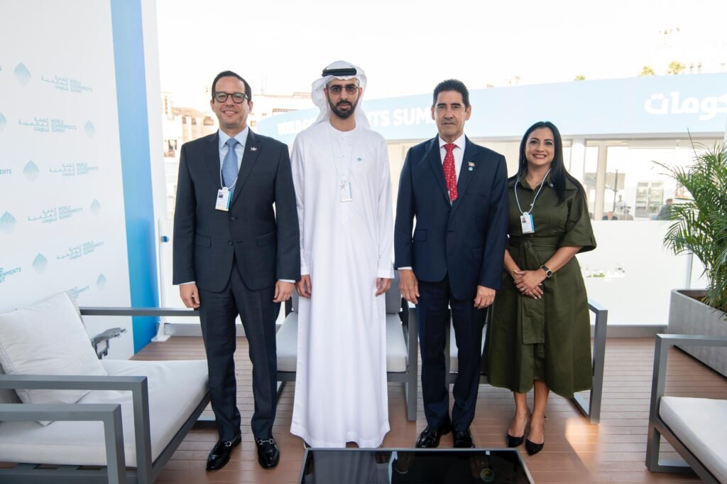 Ministro Freund destaca en Dubai avances del país en programa de Gobierno Digital y Burocracia Cero