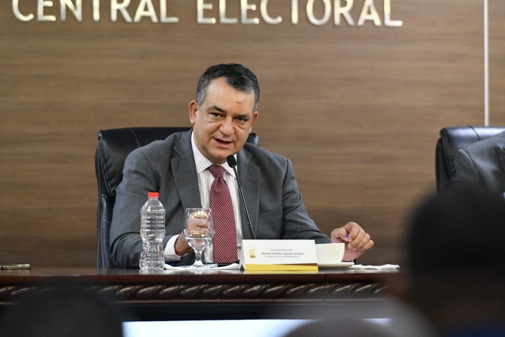 JCE continúa presentación del proyecto de la nueva Cédula de Identidad y Electoral a organizaciones políticas