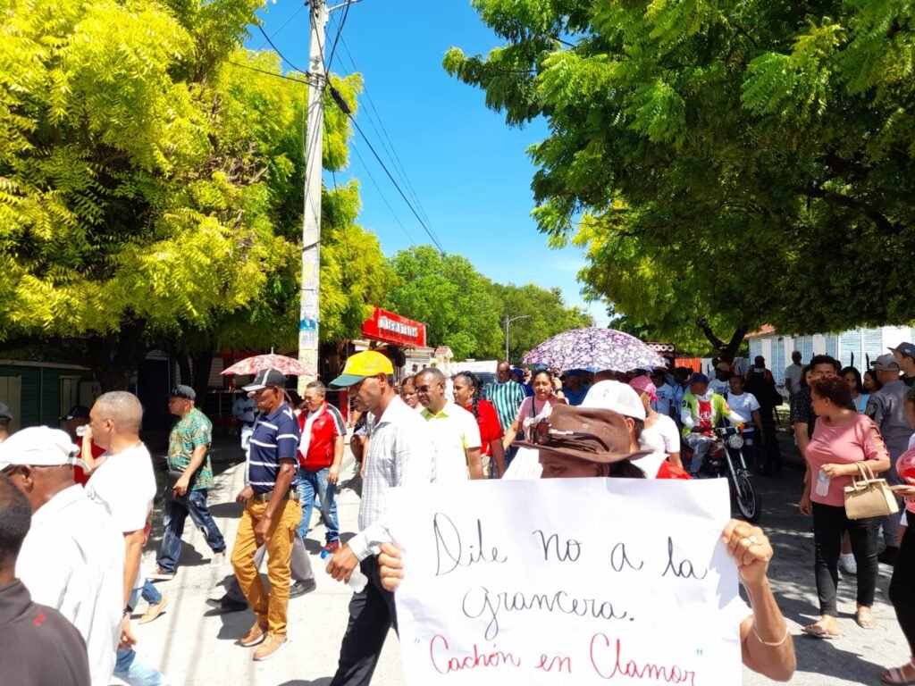 Comunidad de El Cachón se opone al Saneamiento de Terrenos por Compañía Vinculada a Mayker González