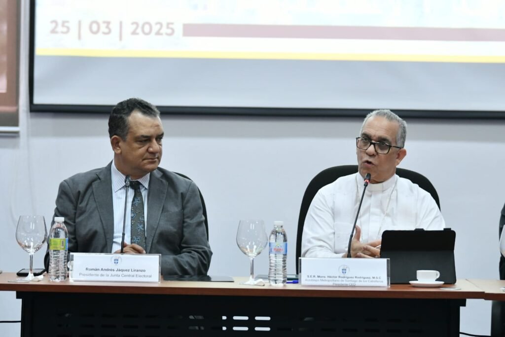 JCE presenta la iglesia el proyecto de renovación de cédula