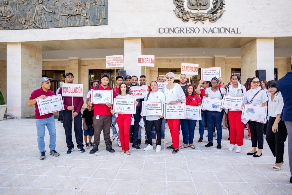 Senado recibe anteproyecto de ley para la atención de la salud de personas que padecen enfermedades raras