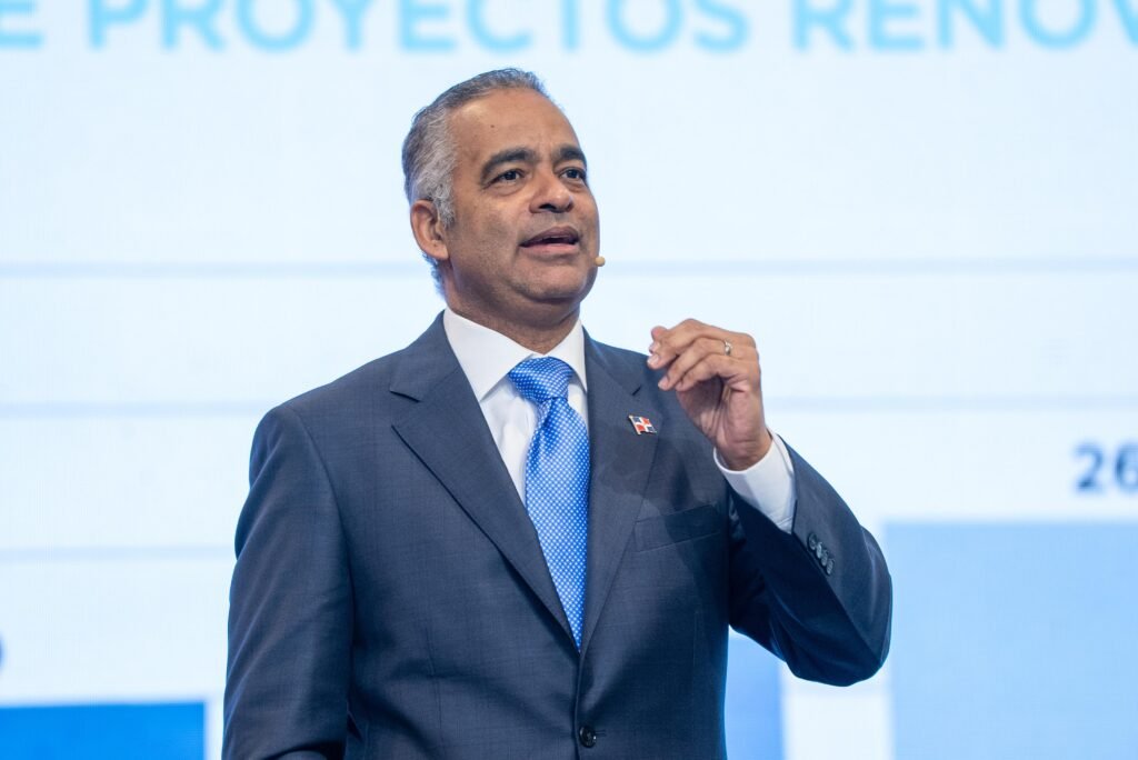 Ministro Joel Santos anuncia inversión de 450 MM de dólares en electricidad