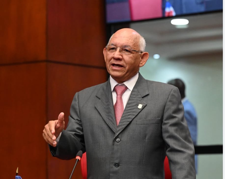 Senador Aleman: Corrupción está acabando con los ríos en Monte CristiInvasores de terrenos están “armao” hasta los dientes