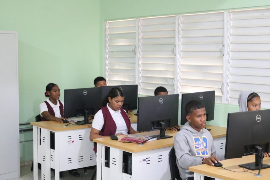 MINERD entrega talleres-laboratorios para fortalecer la educación técnica en San Juan de la Maguana