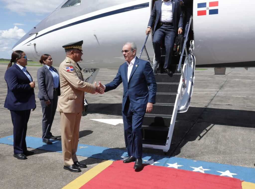 Presidente Abinader retorna al país tras reunión bilateral con Marco Rubio en Washington